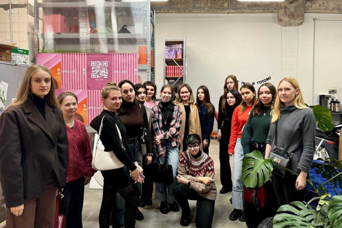 Студенты ВШДиА ИСИ в рамках образовательного процесса посетили производство мебели из переработанного пластика Студенты ВШДиА ИСИ в рамках образовательного процесса посетили производство мебели из переработанного пластика